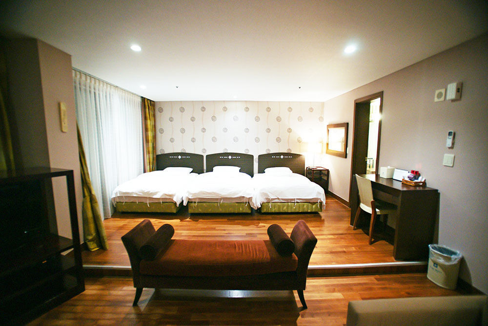 Lake Hills Jeju Resort Seogwipo Zewnętrze zdjęcie