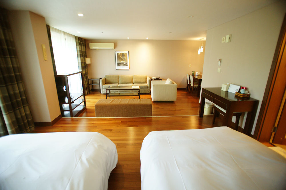 Lake Hills Jeju Resort Seogwipo Zewnętrze zdjęcie