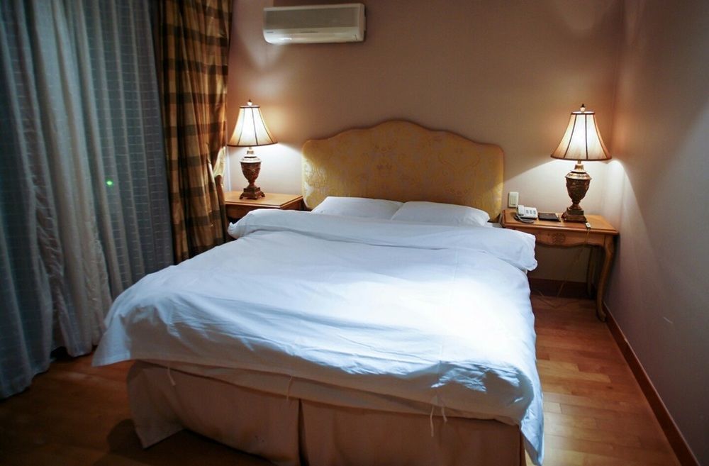 Lake Hills Jeju Resort Seogwipo Zewnętrze zdjęcie