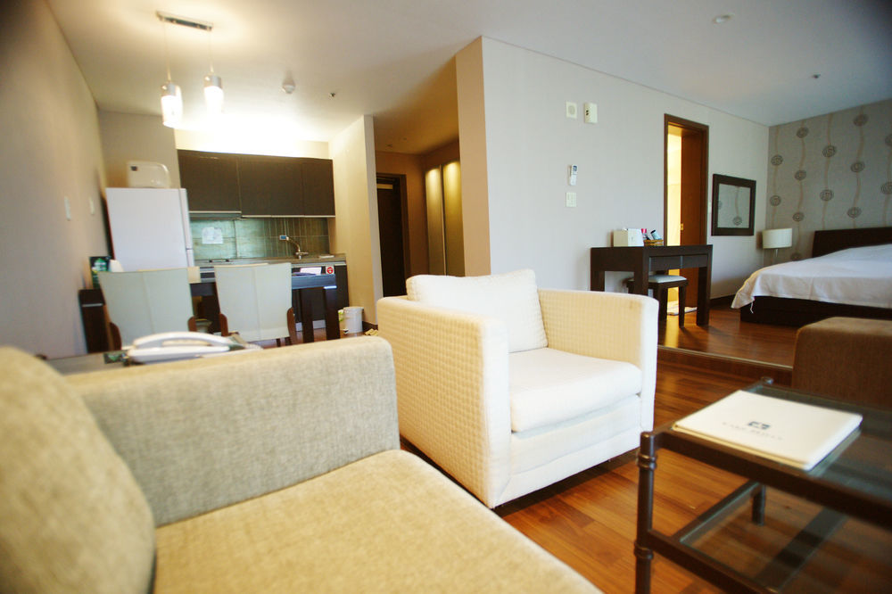 Lake Hills Jeju Resort Seogwipo Zewnętrze zdjęcie