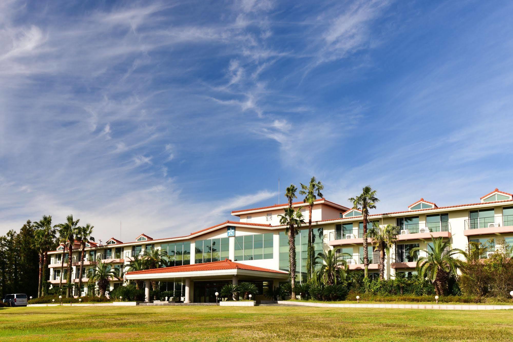 Lake Hills Jeju Resort Seogwipo Zewnętrze zdjęcie